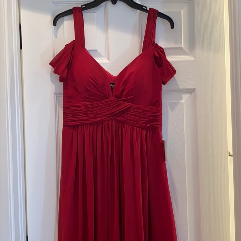 Elegant, attention-grabbing, brand NEW red gown!!